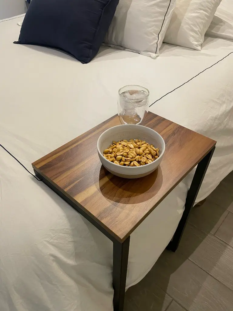 MA001-006 Mesa Grapa Auxiliar Botanera Metal Multifuncional Parota.webp